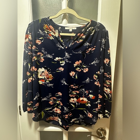 NWOT Fun 2 Fun Floral Top - Picture 1 of 4
